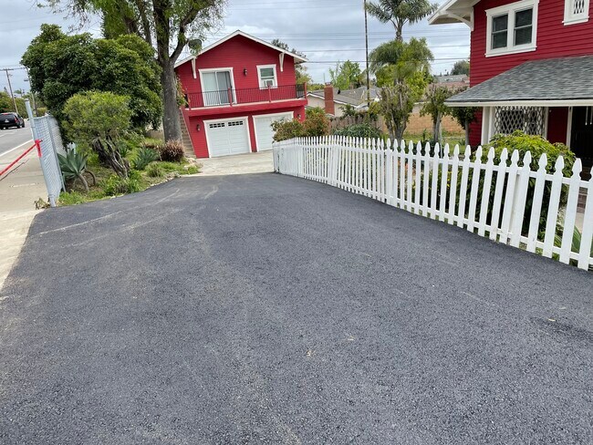 Building Photo - 2380 N Santiago Blvd