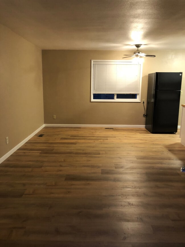 Building Photo - Nicely Remodeled 2 Bedroom 1 bath in NW Corvallis W/Storage Shed