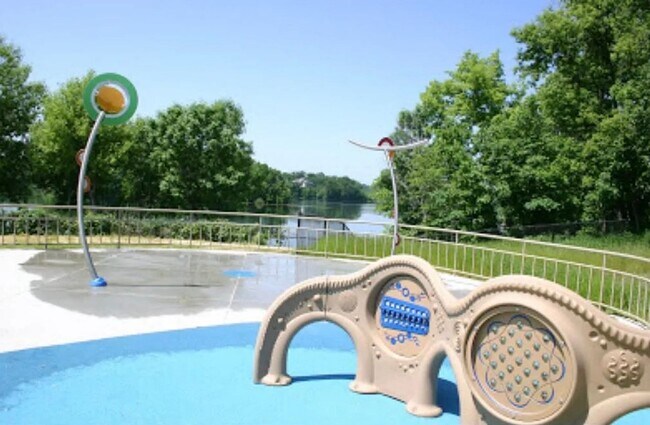 Foto del edificio - 8004 Timber Lake Dr