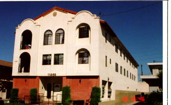 Foto del edificio - 11962-11968 York Ave