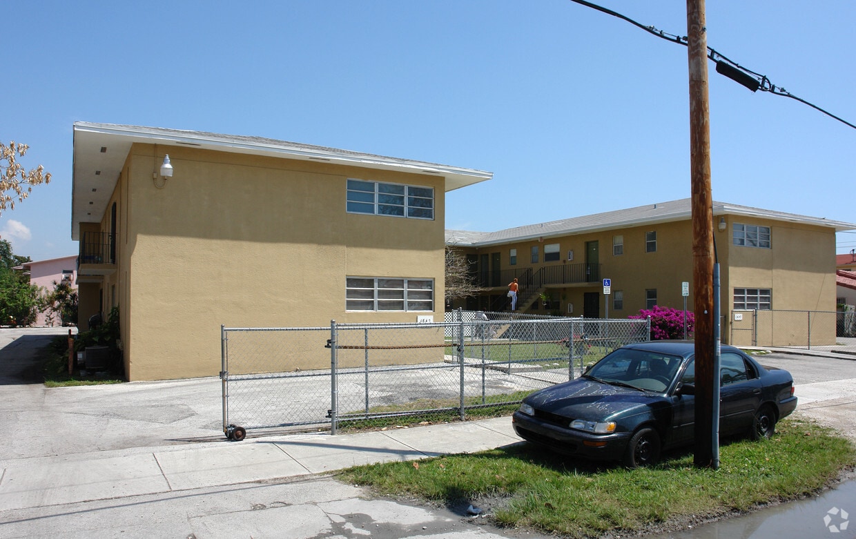 Building Photo - Umbria Apartments