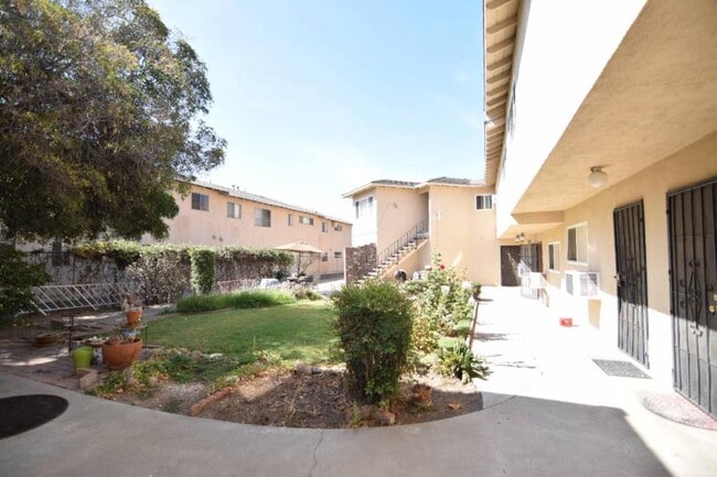 Building Photo - 2.0 bedroom in West Covina California 91723