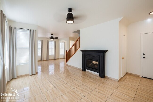 Foto del edificio - Gorgeous 3Bdm 2.5Ba Two-Story Home in Squire Village in a Gated Community!