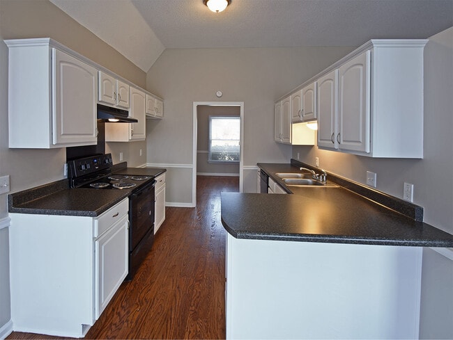 Building Photo - 5 Bedroom, 3 Bathrooms Near Berryhill And ...