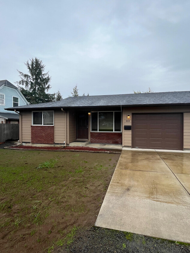 Primary Photo - 612 NW Yamhill St