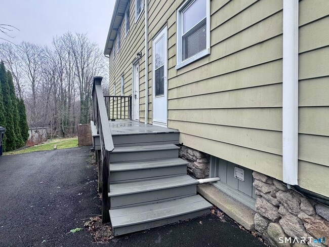 Building Photo - 85 Ivy St