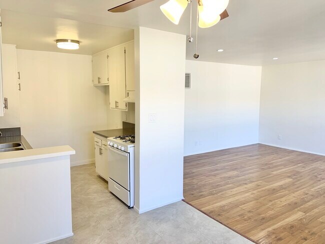 Foto del edificio - 8145 Langdon Ave