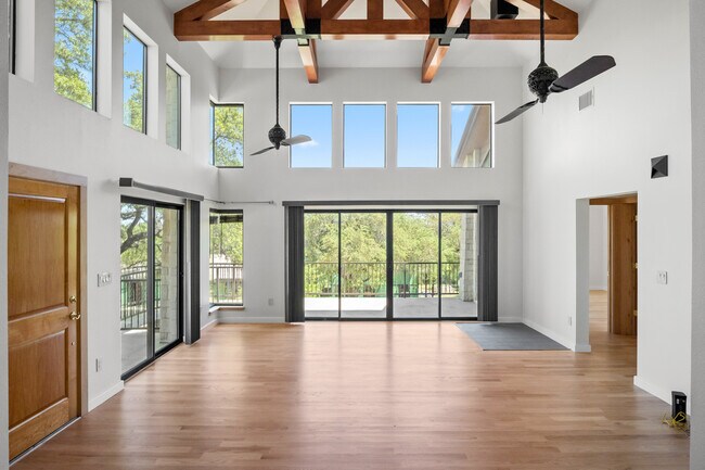 Foto del edificio - 109 S Lake Hills Dr