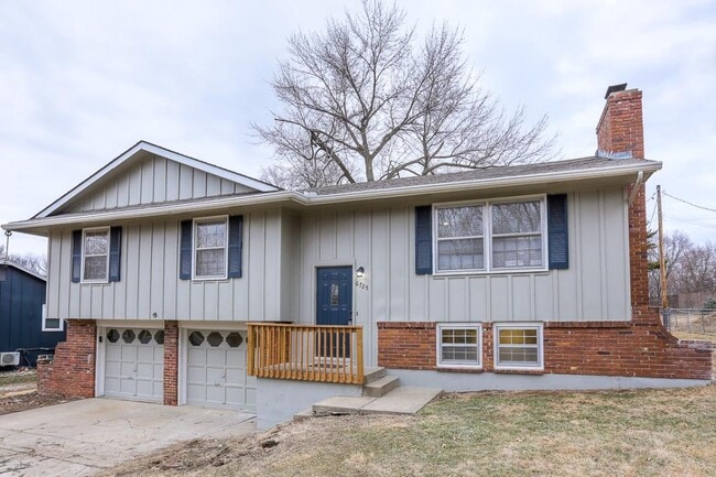 Building Photo - 6725 NW Hilldale Dr