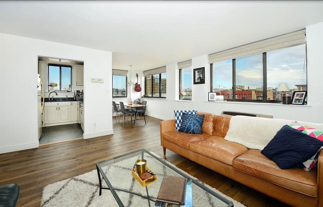Foto principal - 300 Newark St.