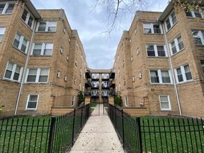 Building Photo - 4814 N Avers Ave