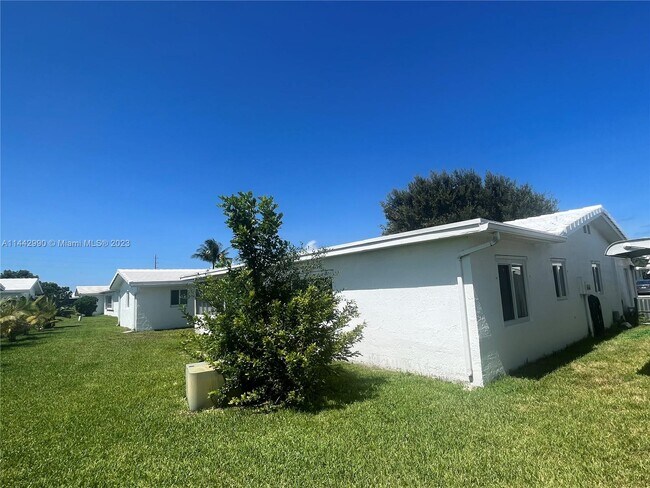 Foto del edificio - 1705 SW 16th St