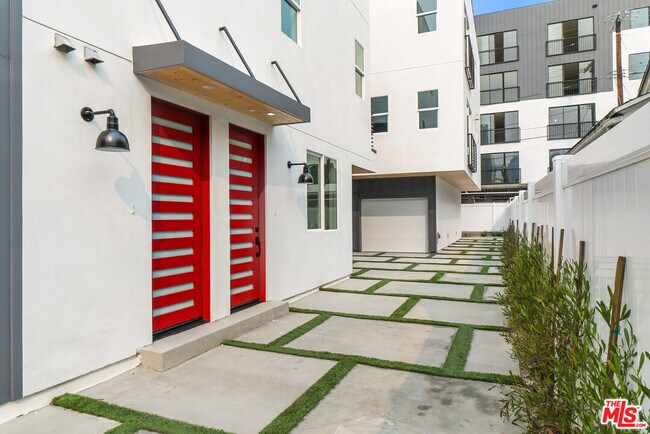 Foto del edificio - 522 Wilton Pl
