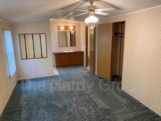 Building Photo - 210 Ash St