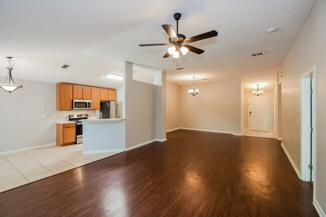 Building Photo - 3382 Westfield Dr