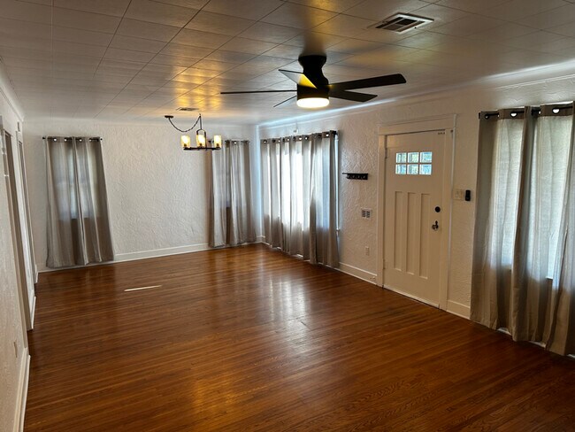 Building Photo - 4475 Larchwood Pl