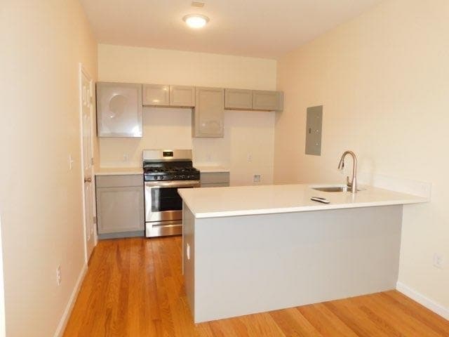 Building Photo - 37 Trask Ave
