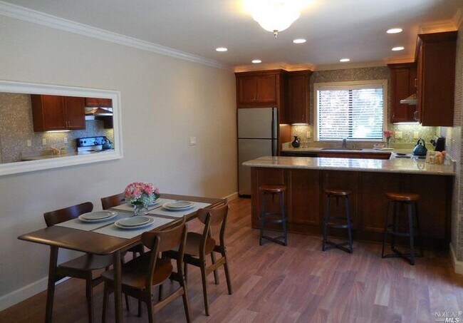 Building Photo - 130 Cypress Pl
