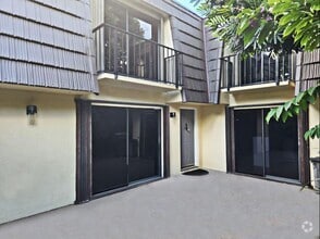 Building Photo - 1011 10th Ct