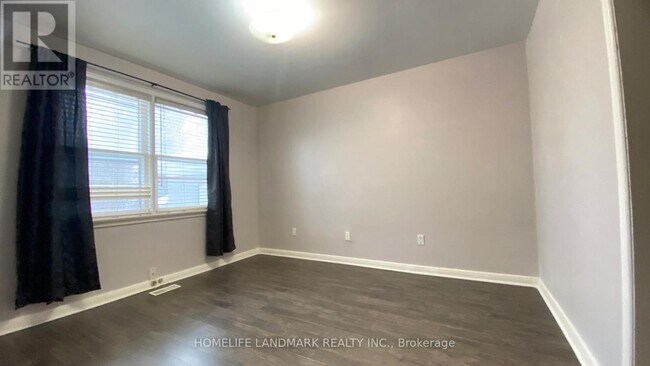 Photo du bâtiment - 157 Sussex Ave