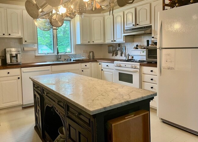 Building Photo - 5 High St Ct