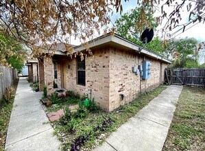 Building Photo - 6 Hackberry Ave