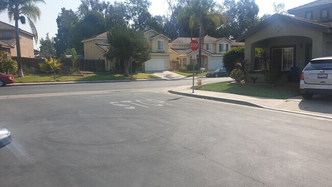 Foto del edificio - 2031 Pine Hurst Ln