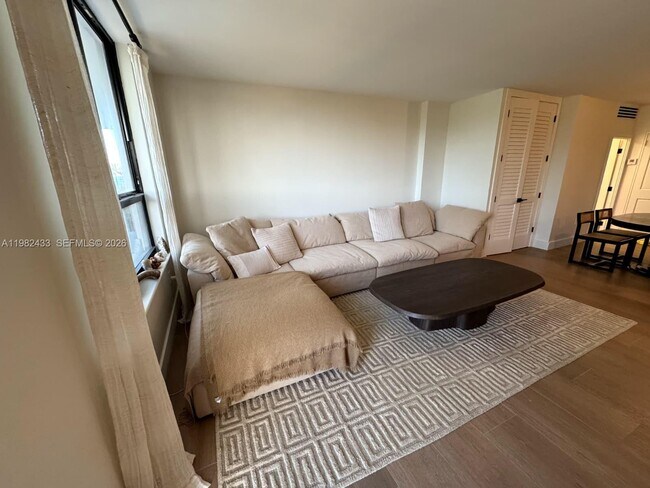 Foto del edificio - 10185 Collins Ave