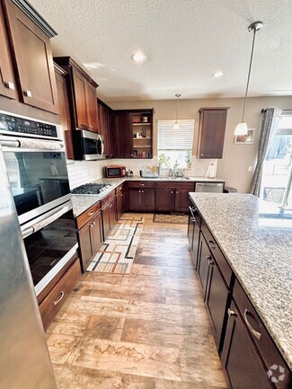 Building Photo - 1533 Linwood Cir