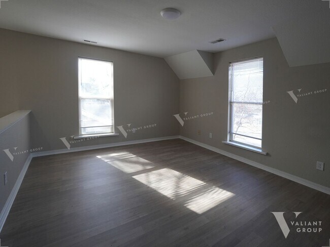 Foto del edificio - 320 S Florence Ave