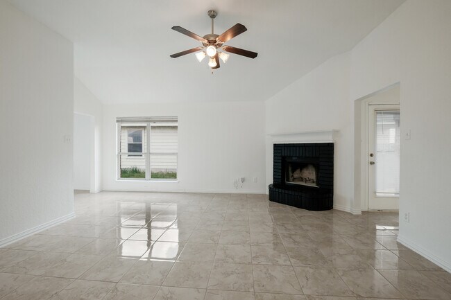 Foto del edificio - 6530 Candleview Ct