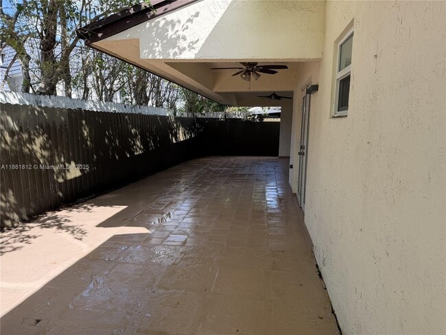 Foto del edificio - 535 W 79th Pl