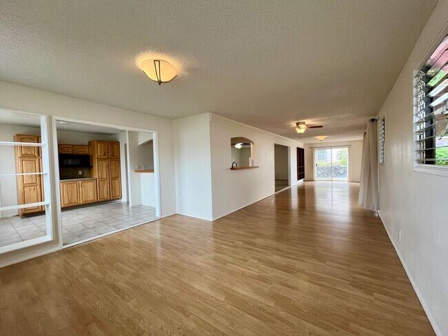 Foto del edificio - Mililani Town: 4 bed, 2.5 bath House with Den and Large Patio