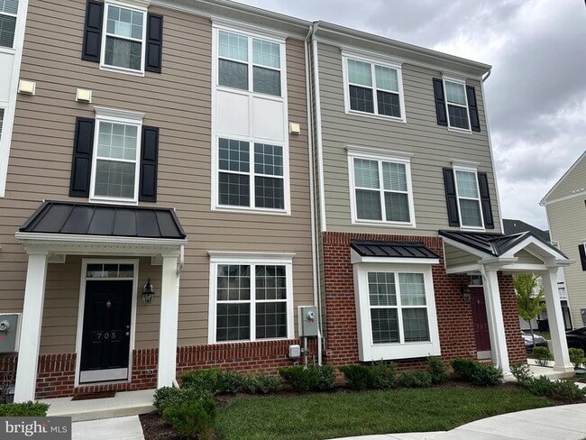Building Photo - 707 McComb Pl