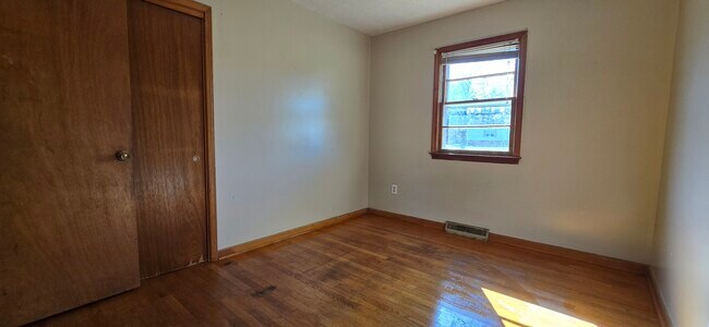 Foto del edificio - 1074 Golden Leaf Rd
