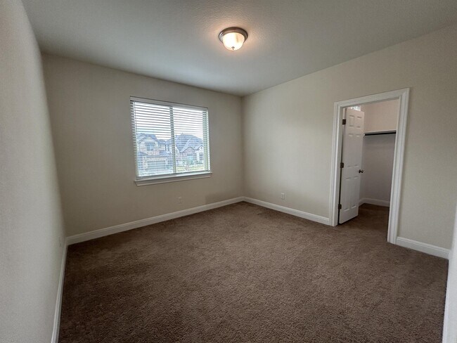 Building Photo - 3005 Zelma Dr