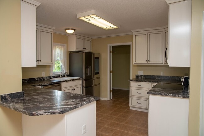 Building Photo - 144 Vail Ct