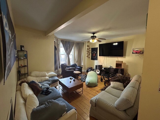 Photo - NO FEE!!!   6 BED/2 BATH IN PRIME MISSION HILL LOCATION ~ A/C, IN-UNIT LAUNDRY House