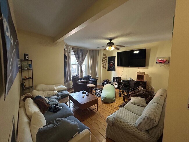 Building Photo - NO FEE!!!   6 BED/2 BATH IN PRIME MISSION HILL LOCATION ~ A/C, IN-UNIT LAUNDRY