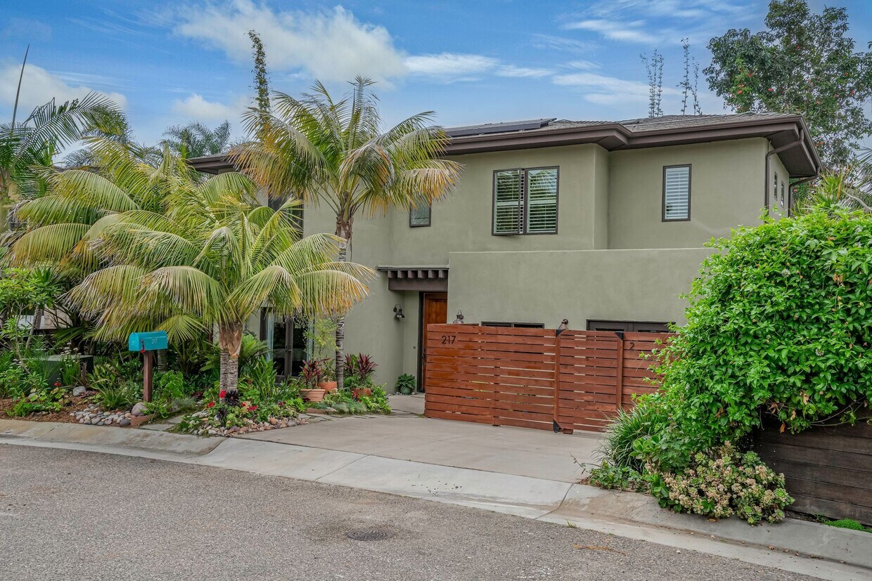 Foto principal - 217 Hillcrest Drive