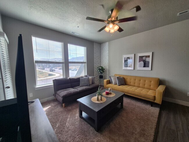 Foto del edificio - Charming 3 Bed Riverton Condo Minutes from Mountain View Village!!!