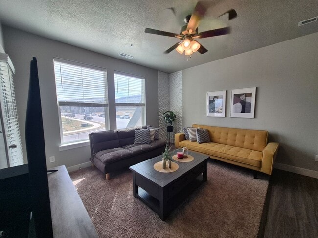 Building Photo - Charming 3 Bed Riverton Condo Minutes from Mountain View Village!!!