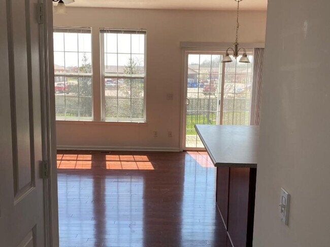 Building Photo - 3464 N Golden Gate Dr