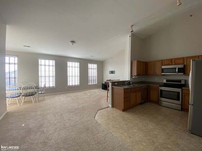 Building Photo - 14285 Vauxhall Dr