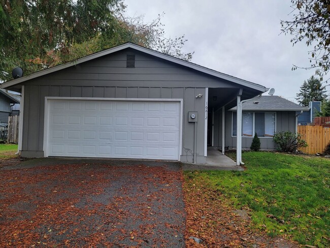 Building Photo - Spacious Spanaway rambler with covered pat...