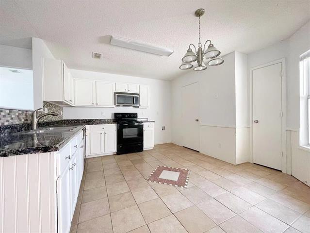 Foto del edificio - 3808 Summer Hill Dr