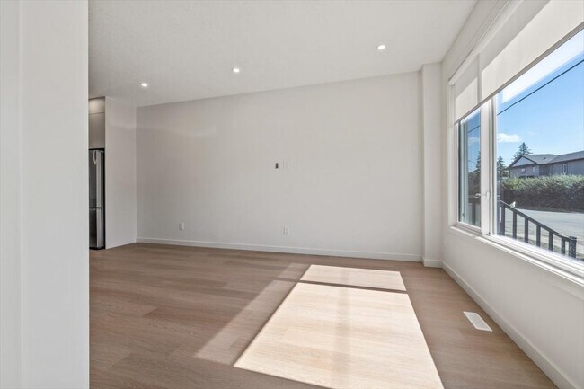 Photo du bâtiment - 15024 90 Av NW