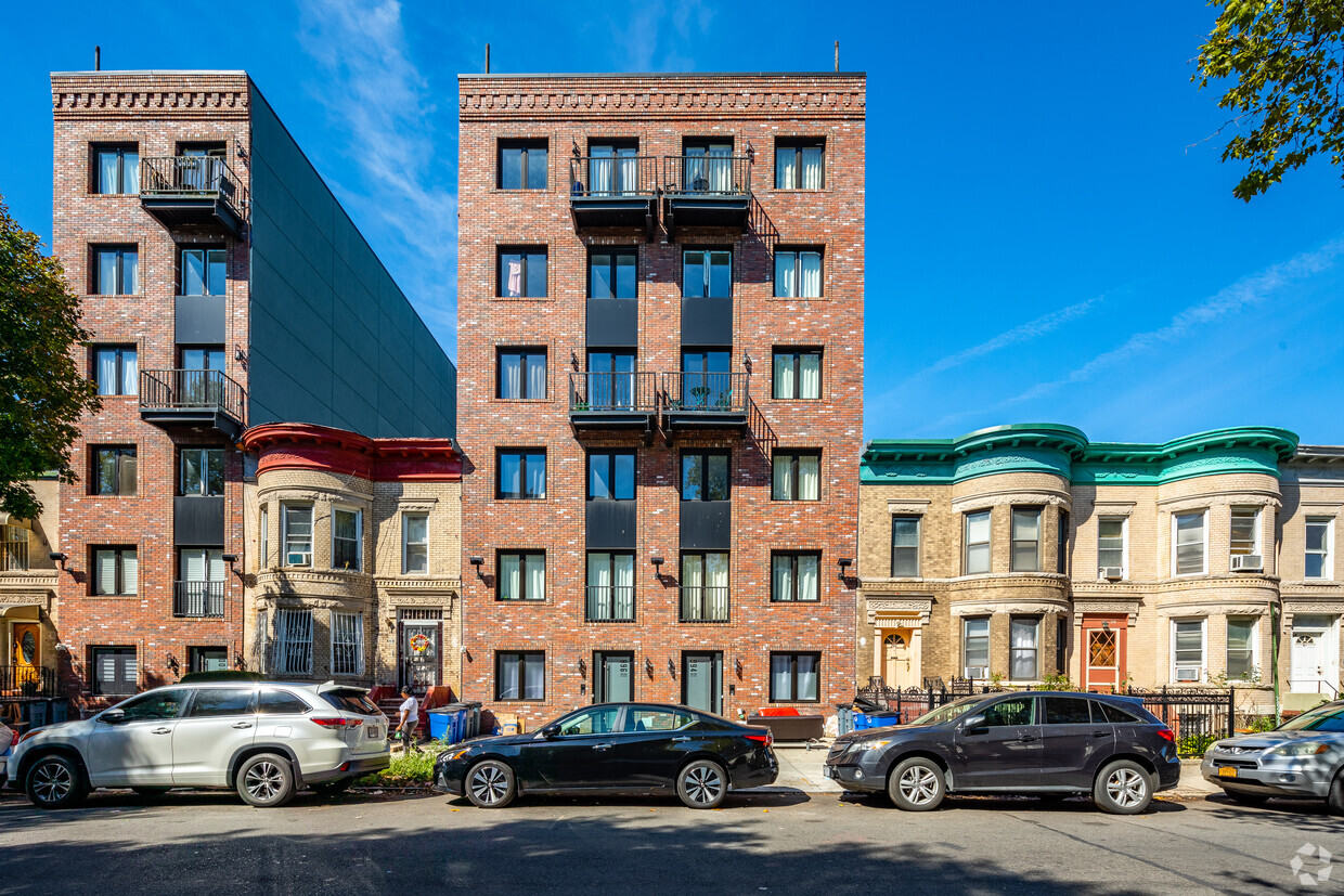 Foto del edificio - 896 New York Ave