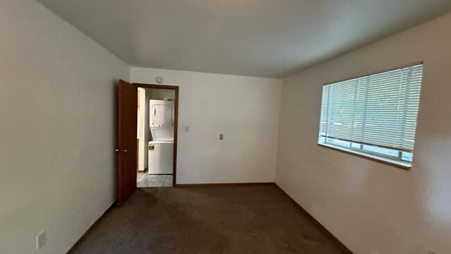 Building Photo - 1313 Burton Ct