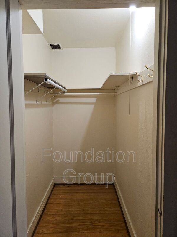 Foto del edificio - 734 Broadway E